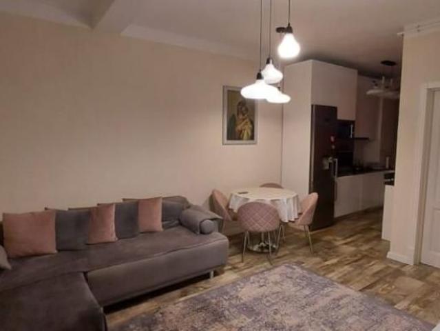 Ap.DEOSEBIT 3 camere+ gradina/ parcare zona Kogalniceanu