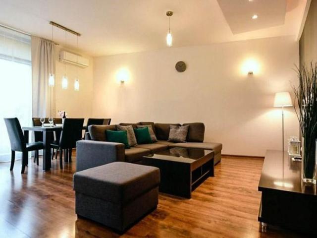 Ap Modern cu 3 camere 100 mp Bloc nou, gaze, Parcare Privata Termen Lung