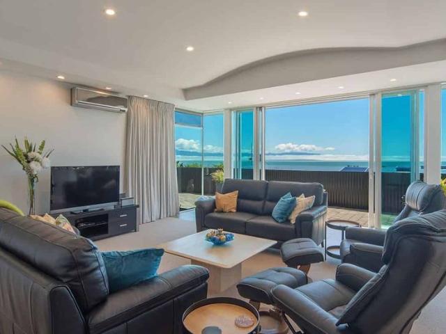 Aporo 4 Bedroom Home with Stunning Sea Views
