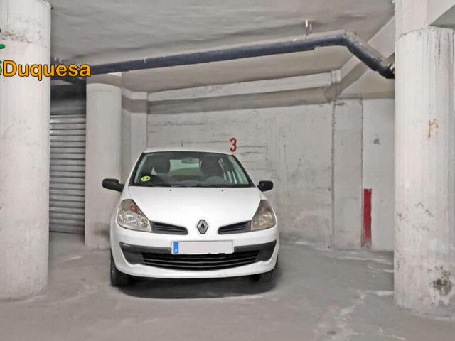 Aparcamiento para COCHE pequeño junto a Camino de Ronda