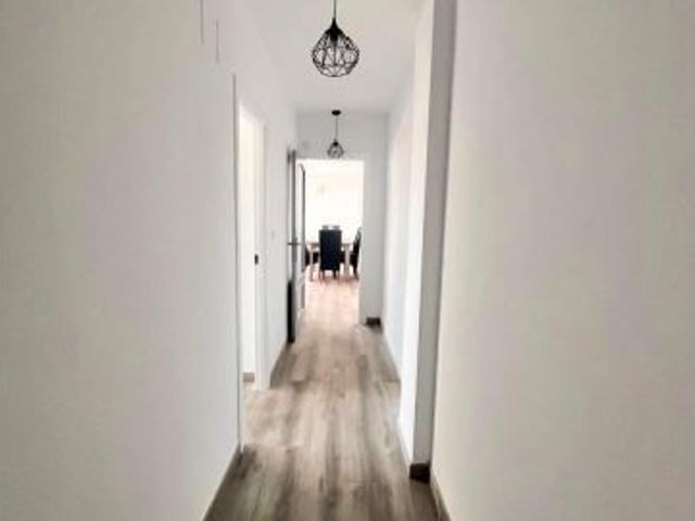 APARAMENTO DE ESQUINA, PLANTA BAJA CON JARDIN PRIVADO, VISTAS AL MAR, PISCINA COMUNITARIA, AIRE ACON