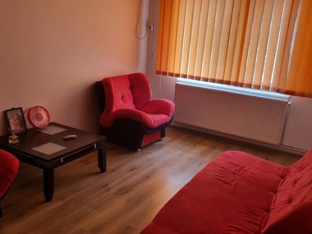 Aparatorii Patriei/Metrou Apartament 2 camere decomandat
