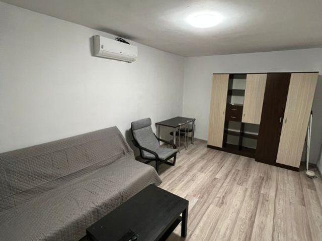 Aparatorii Patriei/Metrou Apartament 2 camere decomandat