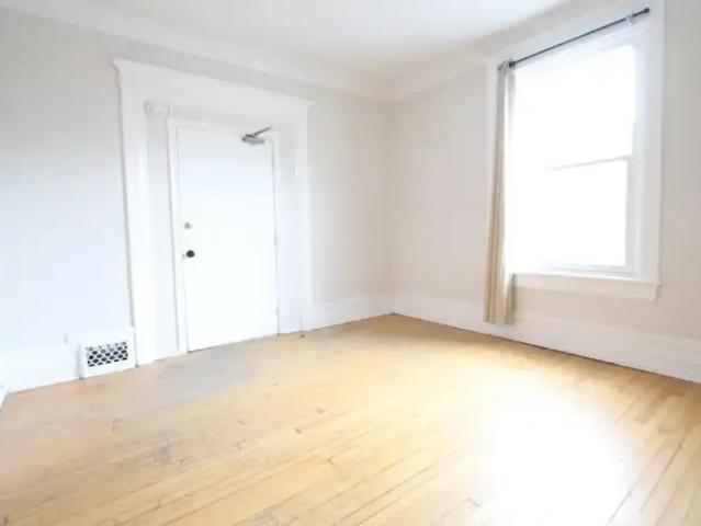 Apartment 3.5 Bedroom For Rent Ottawa ON 2600 ES102846694