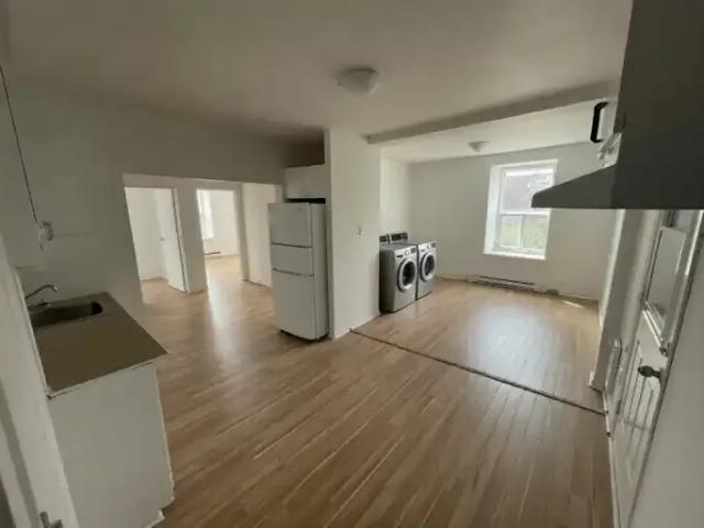 Apartment 3 Bedroom For Rent Montreal QC 1700 ES98533664