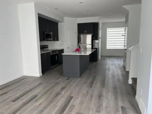 Apartment 3 Bedroom For Rent Okotoks AB 2500 ES102882983