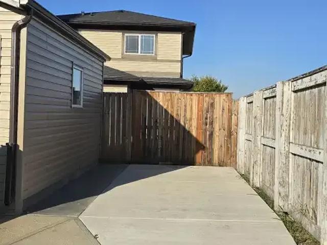 Apartment 3 Bedroom For Rent Airdrie AB 2200 ELS101366911