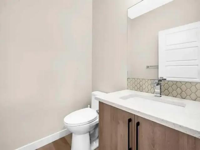 Apartment 3 Bedroom For Rent Airdrie AB 2350 ES104563589