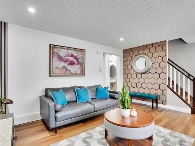 Apartment 3 Bedroom For Rent Airdrie AB 2500 ES103920479