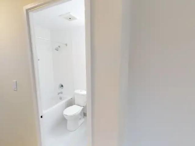 Apartment 3 Bedroom For Rent Ajax ON 2849 ES102113688