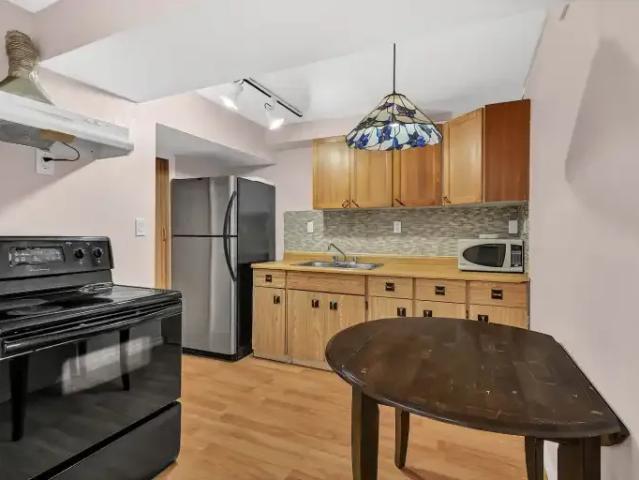 Apartment 3 Bedroom For Rent Calgary AB 1250 ES104782685
