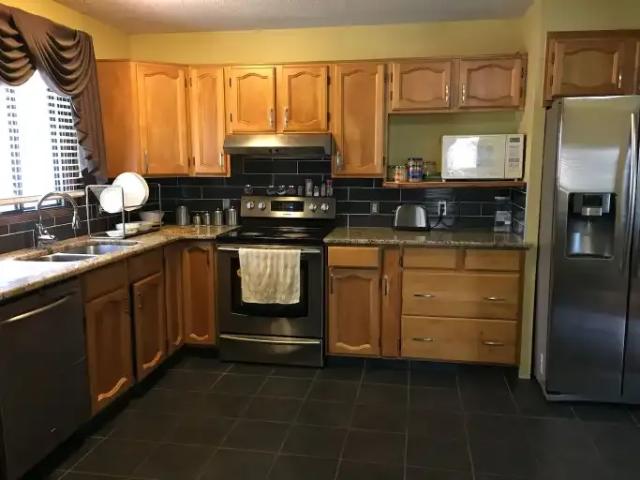 Apartment 3 Bedroom For Rent Calgary AB 1595 ELS102629456