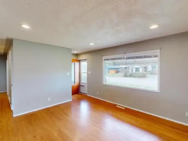 Apartment 3 Bedroom For Rent Calgary AB 1745 ELS102846561