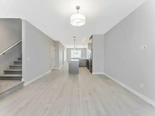 Apartment 3 Bedroom For Rent Calgary AB 2100 ES102846182