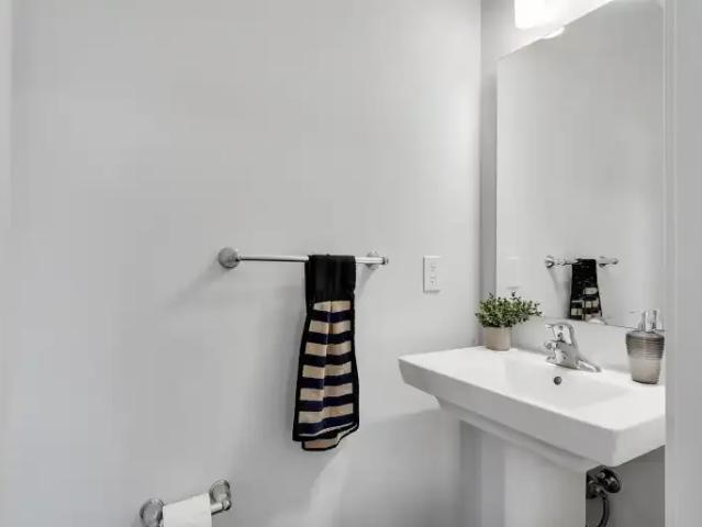 Apartment 3 Bedroom For Rent Calgary AB 2300 ELS102578694