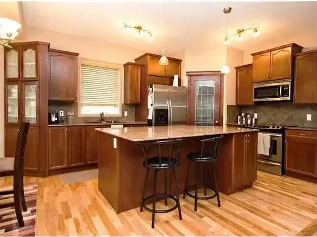 Apartment 3 Bedroom For Rent Calgary AB 2400 ELS102338889