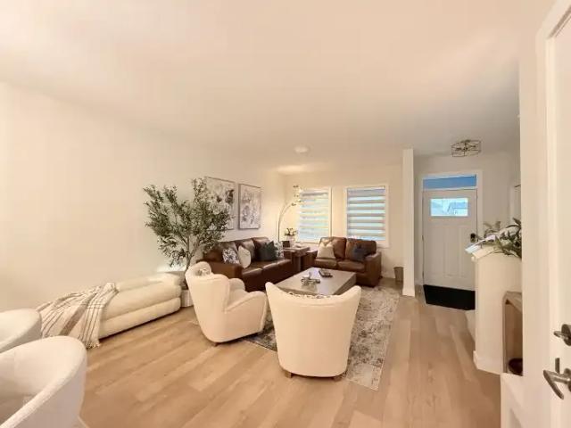 Apartment 3 Bedroom For Rent Calgary AB 2400 ES102658494