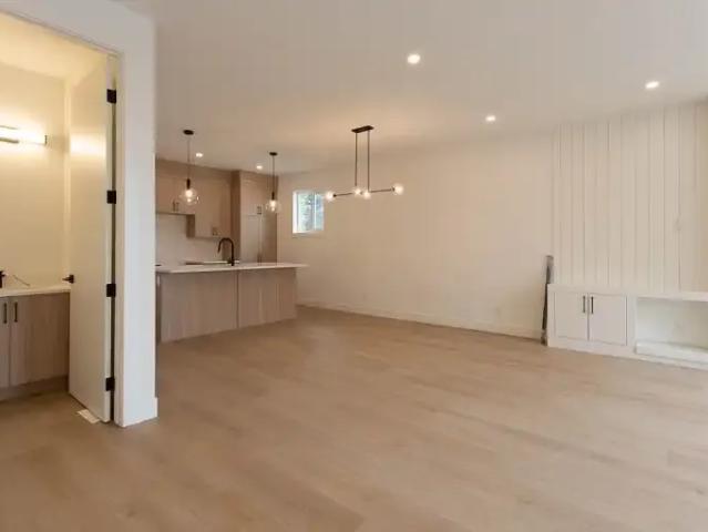 Apartment 3 Bedroom For Rent Calgary AB 2600 ES102658704