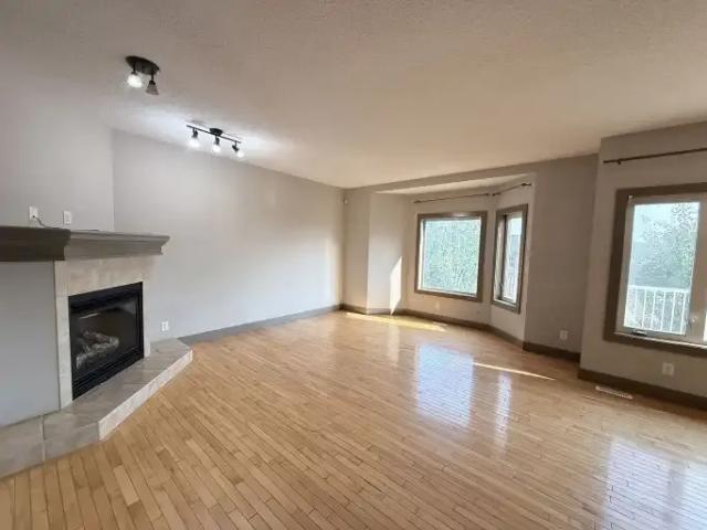 Apartment 3 Bedroom For Rent Calgary AB 3650 ES105023541