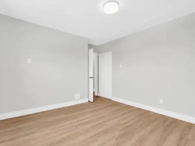 Apartment 3 Bedroom For Rent Cambridge ON 2063 ES97083424