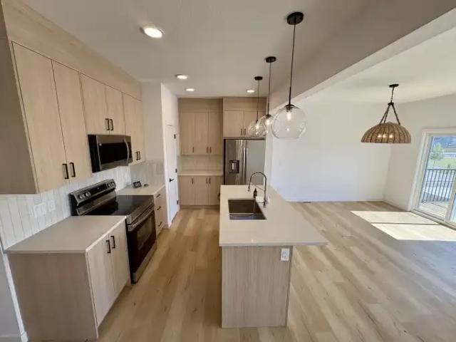 Apartment 3 Bedroom For Rent Cochrane AB 2650 ES105186031