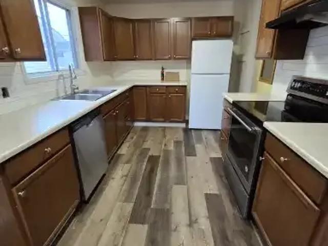 Apartment 3 Bedroom For Rent Cold Lake AB 1700 ES105100677