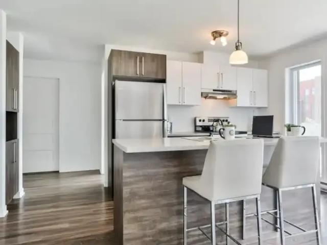 Apartment 3 Bedroom For Rent Delson QC 2428 ELS101015620