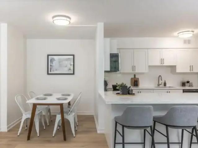 Apartment 3 Bedroom For Rent Etobicoke ON 3245 ES104752917