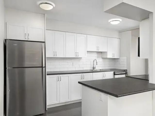 Apartment 3 Bedroom For Rent East York ON 3703 ES97158225