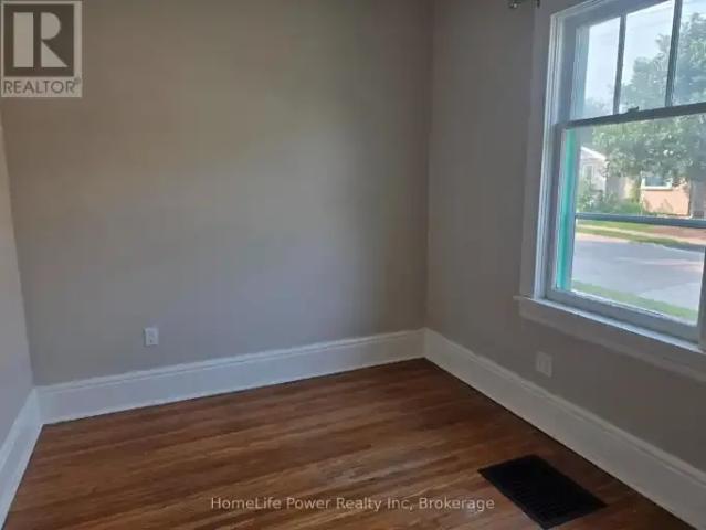 Apartment 3 Bedroom For Rent Guelph ON 800 ES105004917