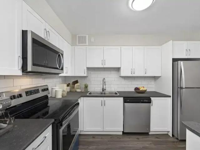 Apartment 3 Bedroom For Rent Guelph ON 3455 ES101825940
