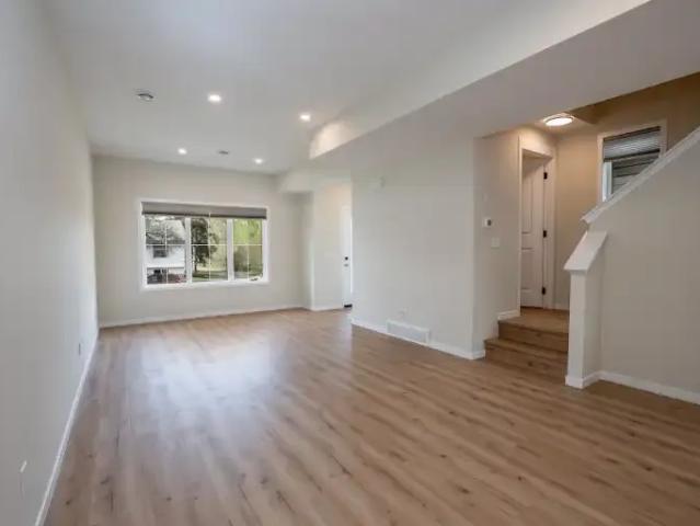 Apartment 3 Bedroom For Rent High River AB 2250 ES104991511