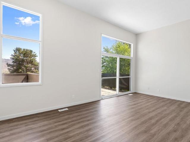 Apartment 3 Bedroom For Rent Kamloops BC 3000 ES98310886
