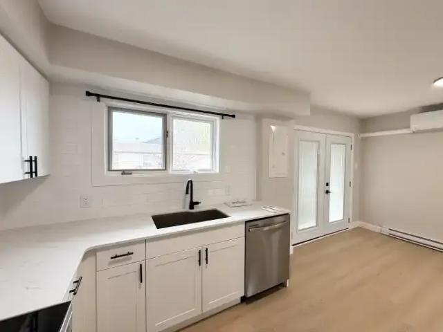 Apartment 3 Bedroom For Rent Kingston ON 2450 ELS102551557