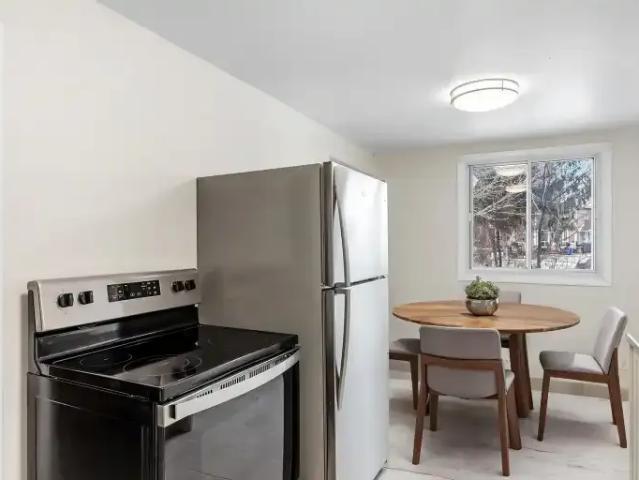 Apartment 3 Bedroom For Rent Kingston ON 2189 ES102882952