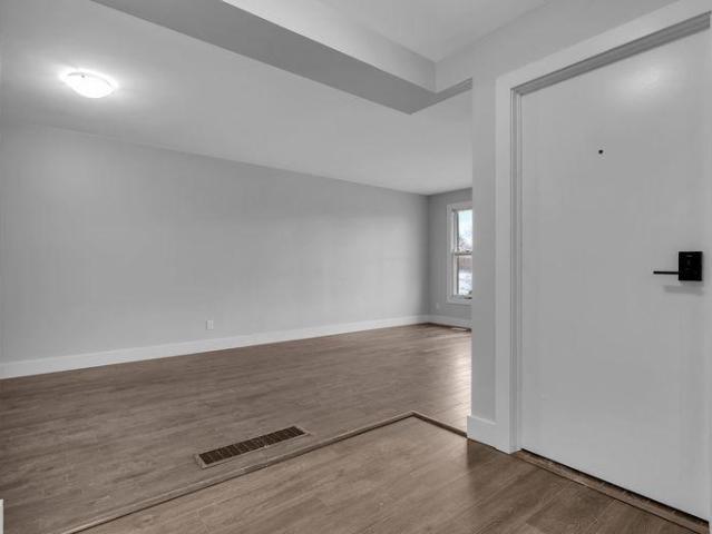 Apartment 3 Bedroom For Rent Kingston ON 2200 ELS98598981