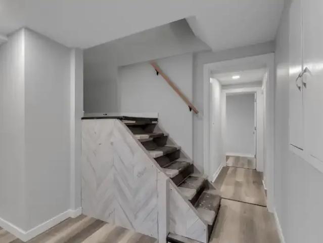 Apartment 3 Bedroom For Rent Kingston ON 900 ES103594392