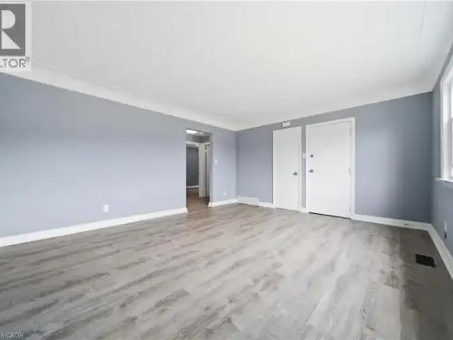 Apartment 3 Bedroom For Rent Kitchener ON 2000 ES104711654