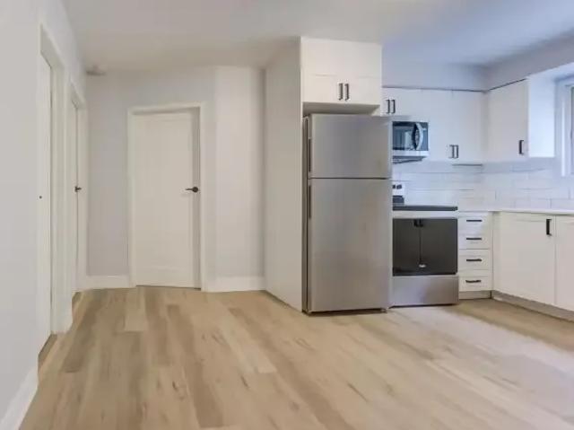 Apartment 3 Bedroom For Rent Kitchener ON 2200 ELS102658505