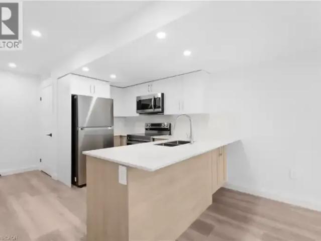 Apartment 3 Bedroom For Rent Kitchener ON 2200 ES105135709