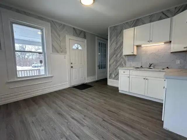Apartment 3 Bedroom For Rent Quinte West ON 2100 ES103695058