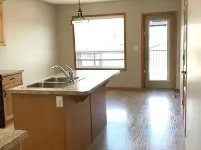 Apartment 3 Bedroom For Rent Red Deer AB 2395 ES102243004