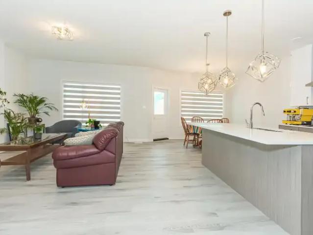 Apartment 3 Bedroom For Rent St. Albert AB 2400 ES104940776