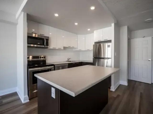 Apartment 3 Bedroom For Rent St. Catharines ON 2099 ES103354908