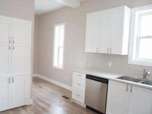 Apartment 3 Bedroom For Rent St. Thomas ON 2095 ELS102846719