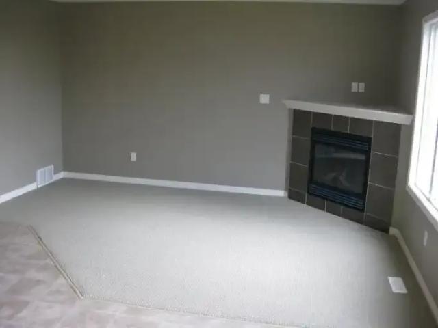 Apartment 3 Bedroom For Rent Stony Plain AB 1995 ES102578705