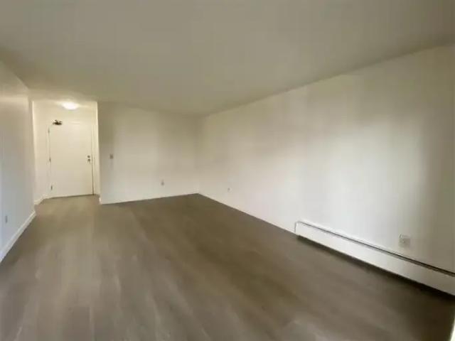 Apartment 3 Bedroom For Rent Surrey BC 1 ES104752527
