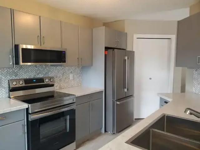 Apartment 3 Bedroom For Rent Sylvan Lake AB 1795 ES105150755
