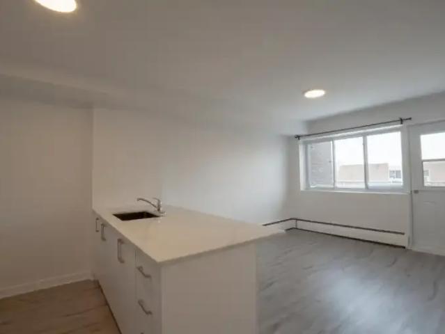 Apartment 3 Bedroom For Rent Saint Laurent QC 1950 ELS98340743