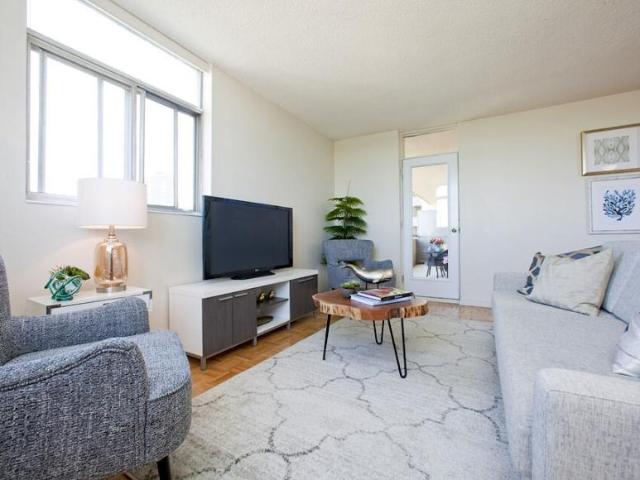 Apartment 3 Bedroom For Rent Scarborough ON 3095 ES97743668